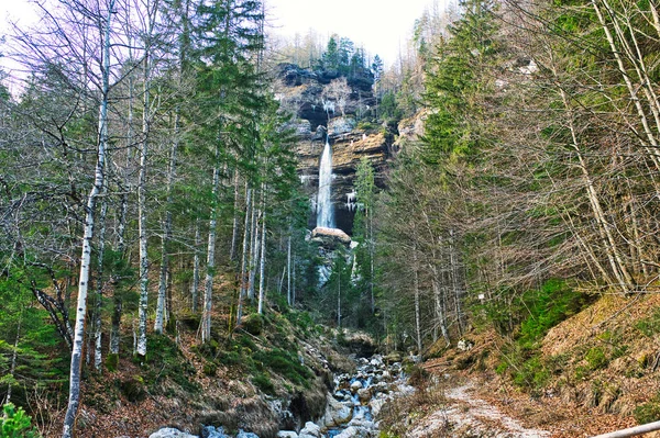 Wodospad Pericnik Otoczony Zimą Triglav National Park Słowenii — Zdjęcie stockowe