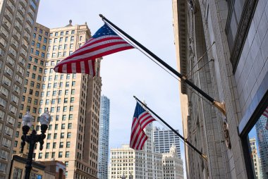 Chicago, Illinois, Abd - Mart 2018: yıldızlarla kaplı pankartlarla bahar Chicago şehir manzarası