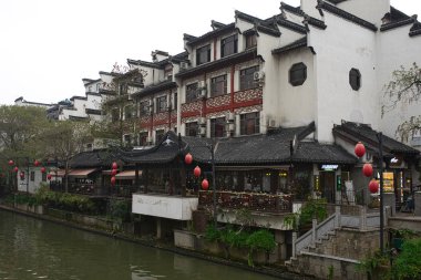 Nanjing, Çin - Nisan 2019: Konfüçyüs Tapınağı topraklarında tipik Çin binası