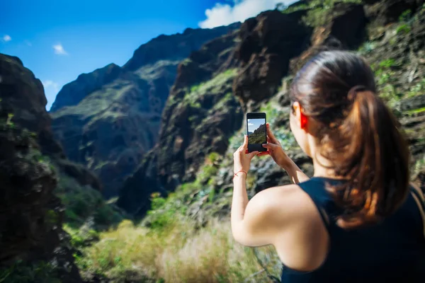 Young Woman Taking Photo Her Phone Amazing Mountains Landscape Canary — Stock Photo, Image