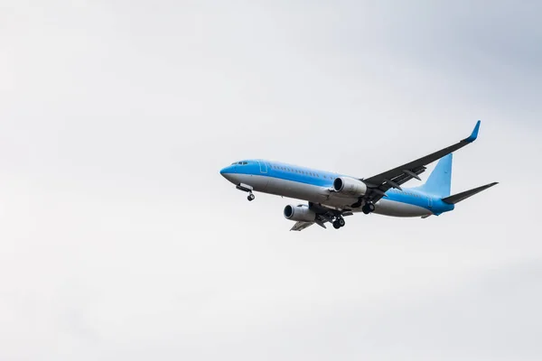 Avião Passageiros Céu Com Espaço Cópia Conceito Viagem — Fotografia de Stock