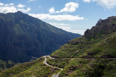 Dolambaçlı yol Tenerife, İspanya. Seyahat kavramı