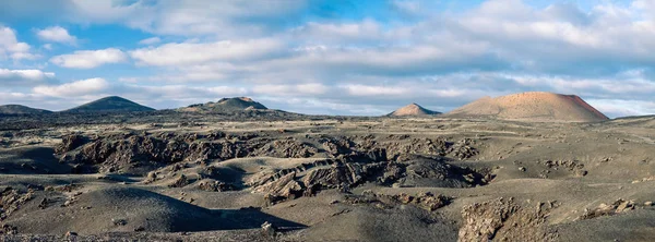 Timanfaya 国家公园 兰萨罗特 加那利群岛独特的火山景观全景图 自然背景 黑火山山 — 图库照片