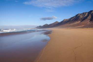Güzel tropikal kum plaj ve okyanus. Cofete, Fuerteventura, Kanarya Adaları, İspanya. Seyahat hedef. Doğa arka plan