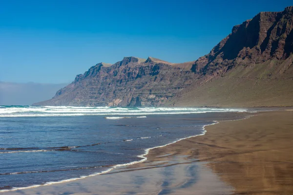 Pláž Moře Krajina Krásná Pláž Famara Nejlepší Místo Pro Surfování — Stock fotografie