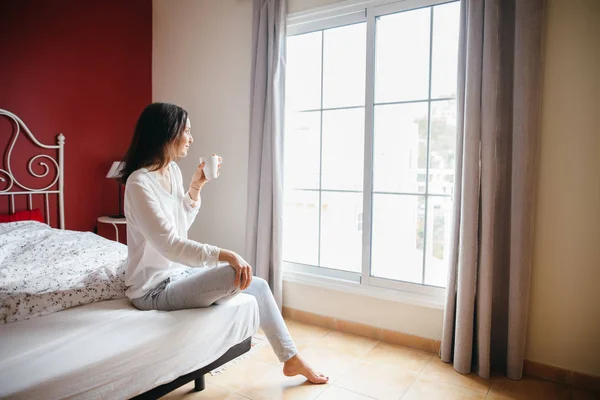 Kvinna Sängen Dricka Kaffe Morgon Frukost Sängen Koncept — Stockfoto