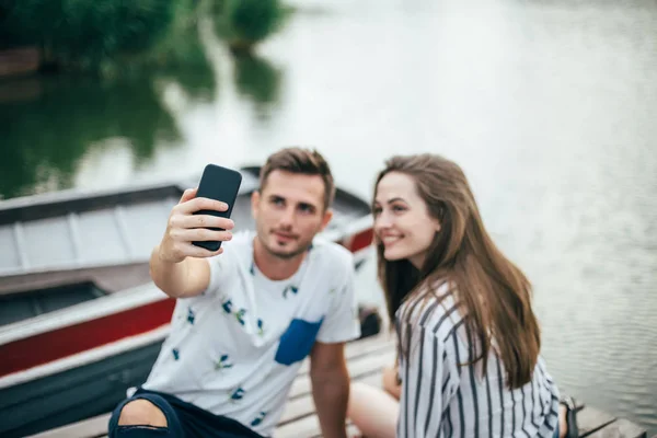 Young Couple Taking Selfie Romantic Picnic — Stock Photo, Image