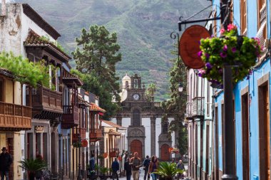 Teror, Gran Canaria, İspanya - 01 Şubat 2018: Güzel İspanyol kasaba Teror, Gran Canaria, Kanarya Adaları, İspanya. Arka plan seyahat
