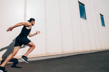 Sportif adam runner şehir sreet çalıştıran. Spor, sağlık, fitness, koşu