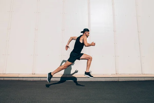 Läufer Läuft Schnell Hintergrund Der Industriestadt Sport Leichtathletik Fitness Jogging — Stockfoto