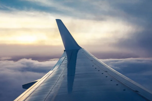 Weergave Van Vliegtuig Vleugel Uit Vliegtuigen Venster Zonsondergang Tijd Travel — Stockfoto