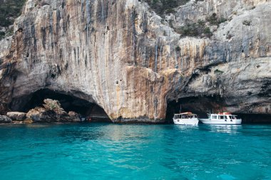 Grotto Cala Luna, Sardinya Adası Akdeniz'de şaşırtıcı mavi sularına