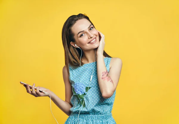 Beautiful Young Woman Headphones Smart Phone Listening Music Yellow Background — Stock Photo, Image