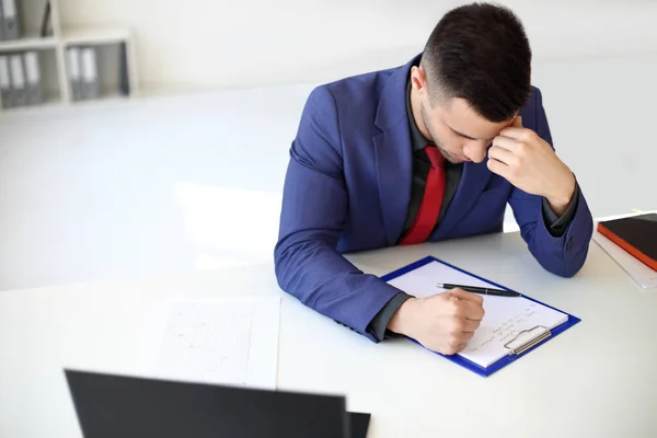 Yorgun Stresli Adamı Başında Depresyon Kavramı — Stok fotoğraf