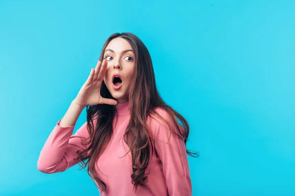 Crying Emotional Woman Screaming Holding Hand Her Mouth Blue Background — Stock Photo, Image