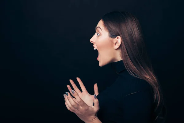 Screaming Angry Woman Profile Portrait Black Background Copy Space Negative — Stock Photo, Image