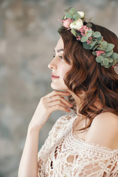 Beauty Profile Portrait Young Woman Wreath Flowers Her Hair Harmony — Stock Photo, Image