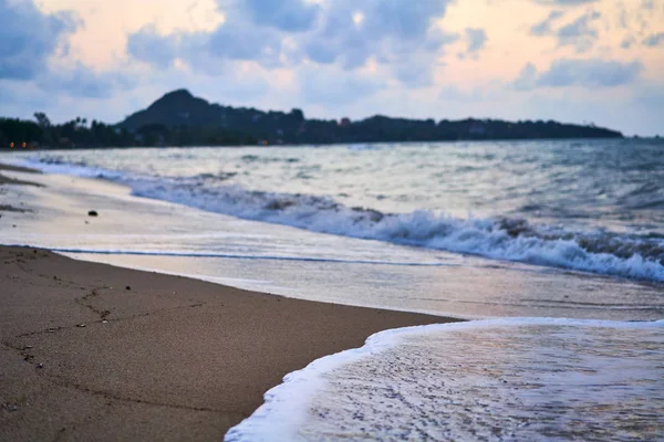 Vacker Tropisk Strand Och Hav Vid Solnedgången Sommar Semester Bakgrund — Stockfoto