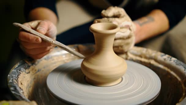 Potter Modelowania Garnka Ceramicznego Gliny Kole Potter Warsztat Koncepcja Sztuki — Wideo stockowe