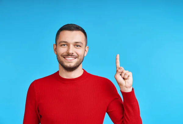 Knappe Gelukkige Man Die Met Zijn Vinger Wijst Naar Lege — Stockfoto