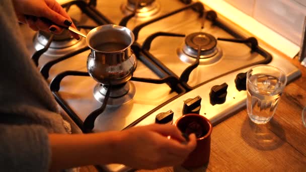 Proces Van Turkse Koffie Bereiding Keuken — Stockvideo