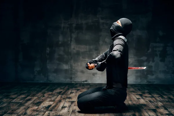 Japanischer Ninja macht Harakiri — Stockfoto