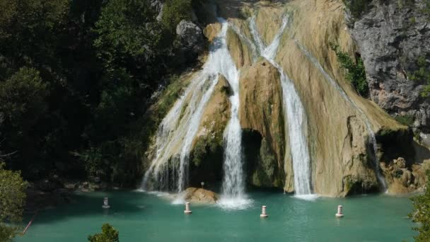 Tembakan Menengah Dari Turner Falls Dengan Kolam Renang Alami Bawahnya — Stok Video