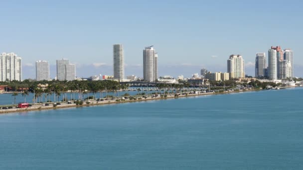 Miami Florida Leden 2018 Ruční Záběr Pobřeží Miami Mrakodrapy Jasného — Stock video