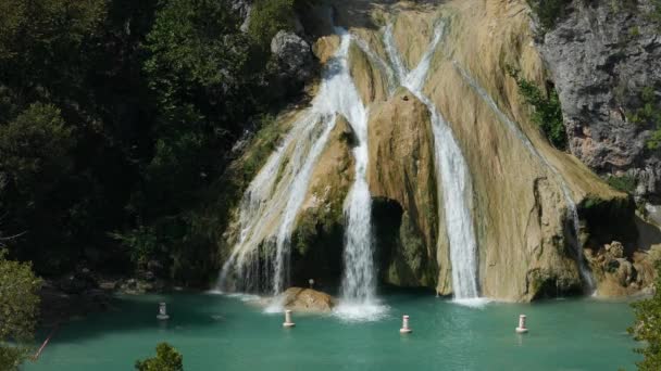 Medium Wide Shot Turner Falls Com Piscina Natural Abaixo Dele — Vídeo de Stock