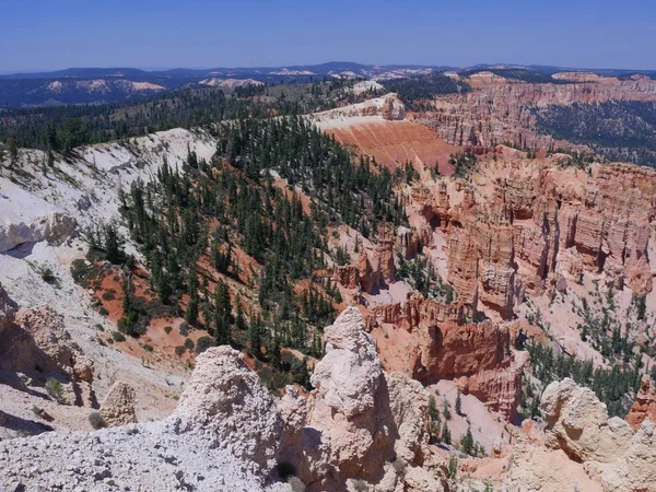 Festői kilátás a Rainbow Point, Bryce Canyon Nemzeti Park — Stock Fotó