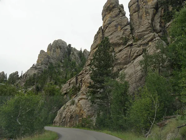 Adembenemende Kliffen Rotsformaties Langs Mile Needles Highway Waardoor Drives Een — Stockfoto