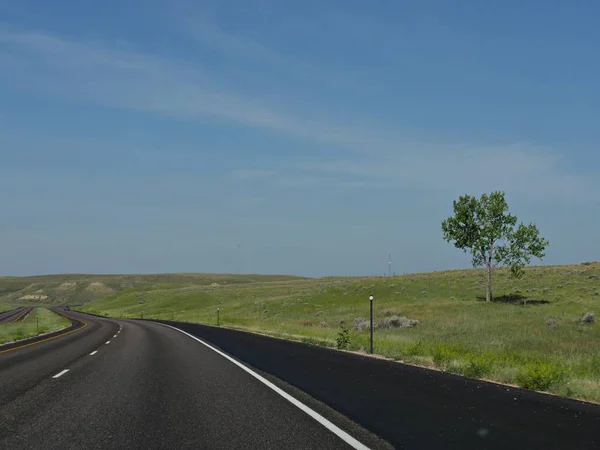 Bir Dolambaçlı Asfalt Yol Gillette Wyoming Sadece Geçmiş Küçük Bir — Stok fotoğraf
