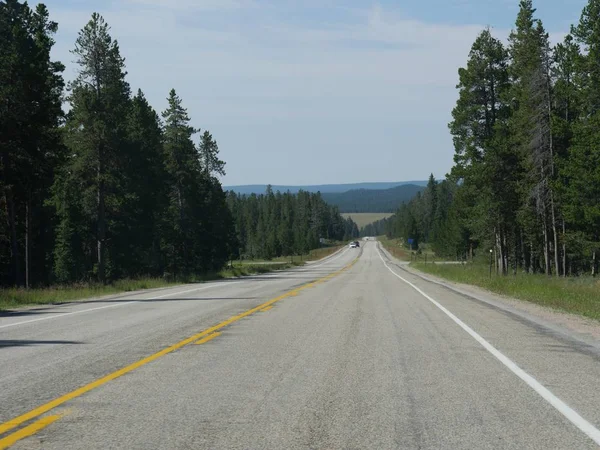 Wyoming Usa July 2018 Pleasant Drive Tall Trees Highway Mountain — Stock Photo, Image