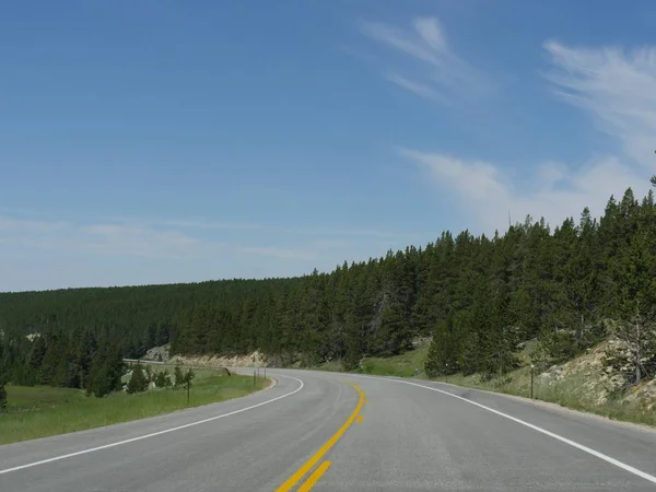 Wyoming Bighorn Ulusal Ormanı Washakie County Pürüzsüz Bir Otoyolda Bir — Stok fotoğraf