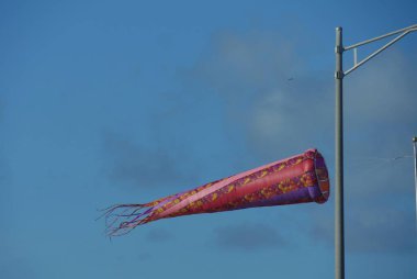 Gökyüzünde uçan fener