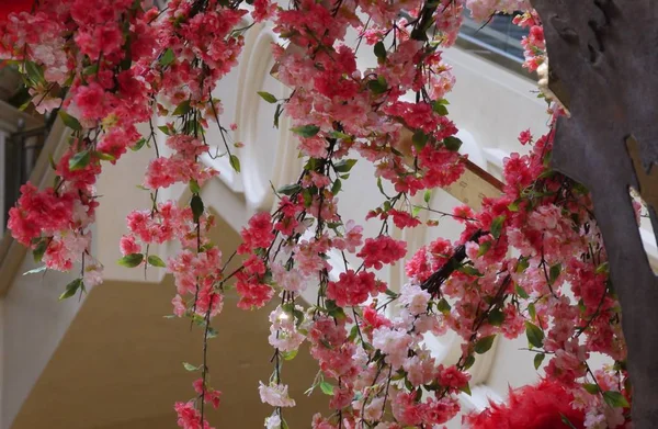Dekoration mit roten Blumen — Stockfoto