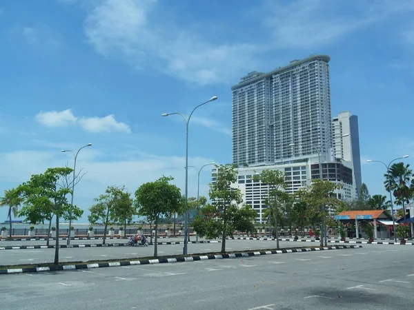 マレーシア マラッカ 2018年2月 マラッカ市の高層ビルを持つマラッカ海峡歩道 — ストック写真