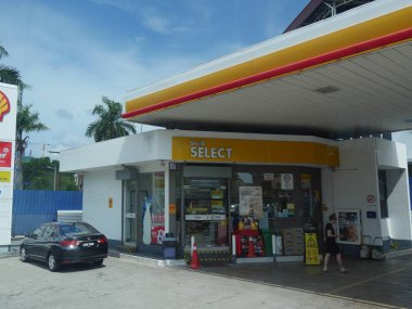 Malacca, Malezya--Şubat 2018: deniz kabuğu Select benzin istasyonu-Malacca, Malezya. 