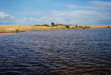Wichita dağlarında Elmer Thomas Gölü'nün geniş manzarası, Oklahoma