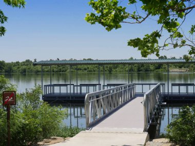 Veteran Gölü,Kükürt, Oklahoma'da yüzen rıhtım