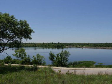 Kükürt Veteran gölün geniş çekim, Oklahoma yoldan görüldü.