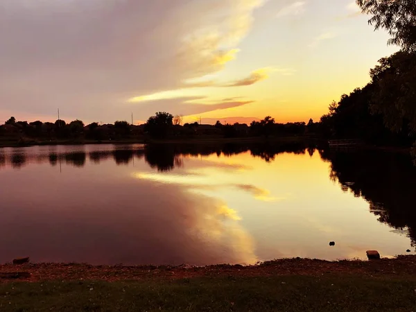 Beau Coucher Soleil Reflété Dans Les Eaux Lac — Photo