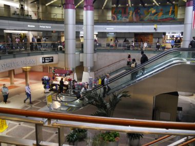 Boston, Massachusetts- Eylül 2017: Boston'daki South Station Otobüs Terminali'nin iç görünümü.