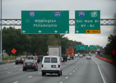 Philadelphia, Abd-Eylül 2017: Wilmington, New York ve New Jersey yol tarifi ile insterstate Yönlü işaretler.