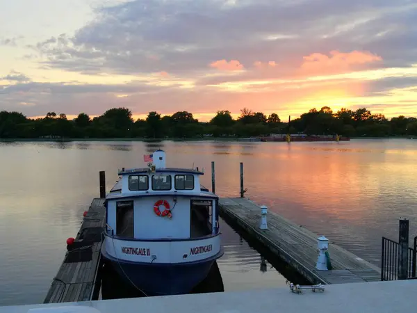 Washington Septiembre 2017 Barco Atracado Southwest Waterfront Con Una Hermosa — Foto de Stock