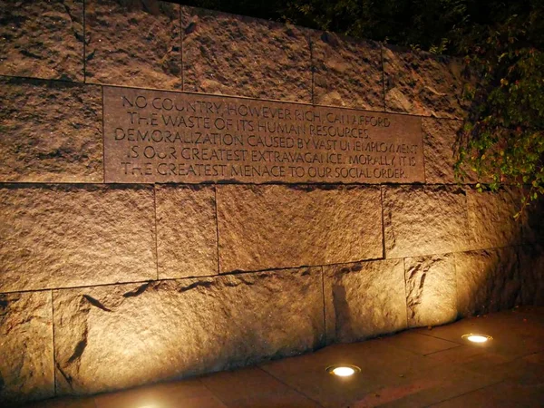 ワシントンD アメリカ 9月2017 ワシントン コロンビア地区のフランクリン デラノ ルーズベルト記念館の壁に刻まれた有名な引用 — ストック写真