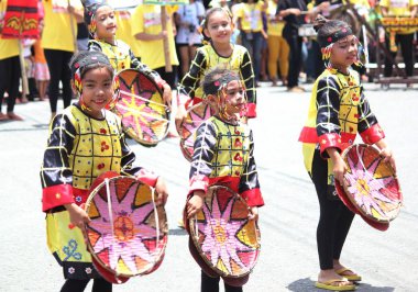 Davao City, Filipinler-Ağustos 2014: Kadayawan festivali her yıl Davao City'ye yüz binlerce ziyaretçi çekiyor. Kadayawan yaşam ve bol hasat için teşekkür vermek için her yıl Ağustos kutlanır.