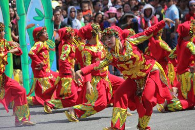 Davao City, Filipinler-Ağustos 2014: Sokak dansı yarışması Kadawayan festivalinin en çok katıldığı etkinliklerden biridir. Kadayawan yaşam ve bol hasat için teşekkür vermek için her yıl Ağustos kutlanır.