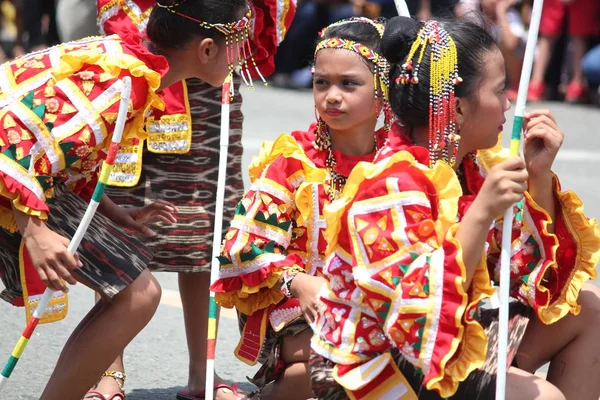 Davao City Filipinler Ağustos 2014 Sokak Dansı Yarışmasında Renkli Kostümler — Stok fotoğraf