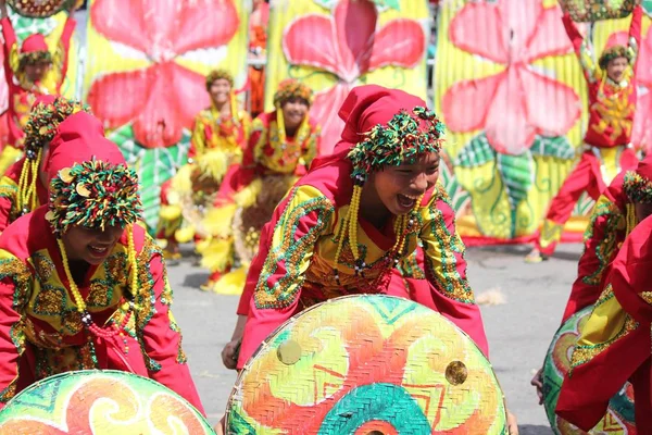 Davao City Filipinler Ağustos 2014 Sokak Dansı Performansında Renkli Kostümler — Stok fotoğraf